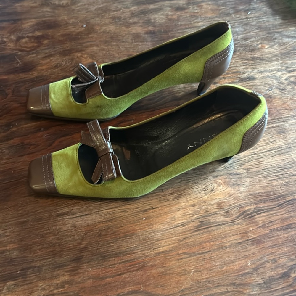 Green suede and brown leather pumps. Size 7
